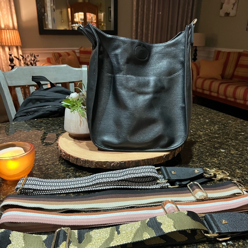 Messenger Crossbody Bag w/ FOUR Straps